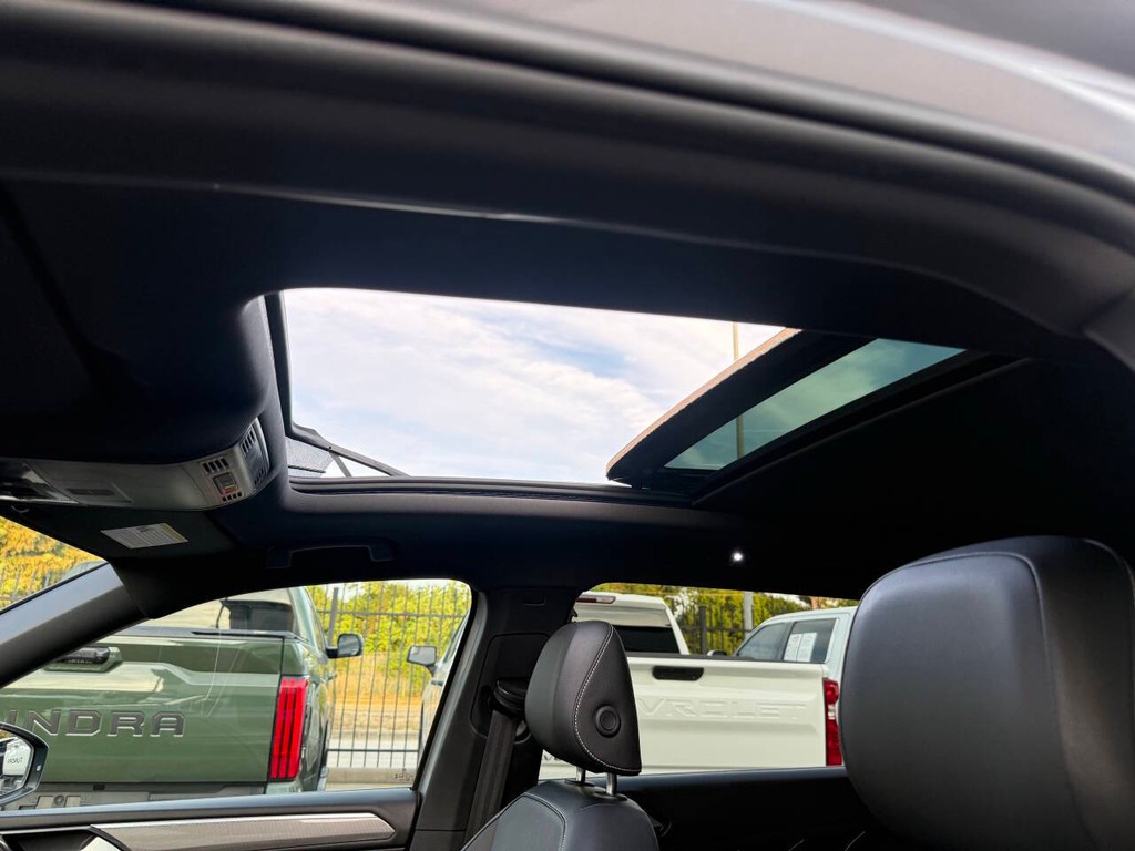 Volkswagen Tiguan Vehicle Full-screen Gallery Image 32