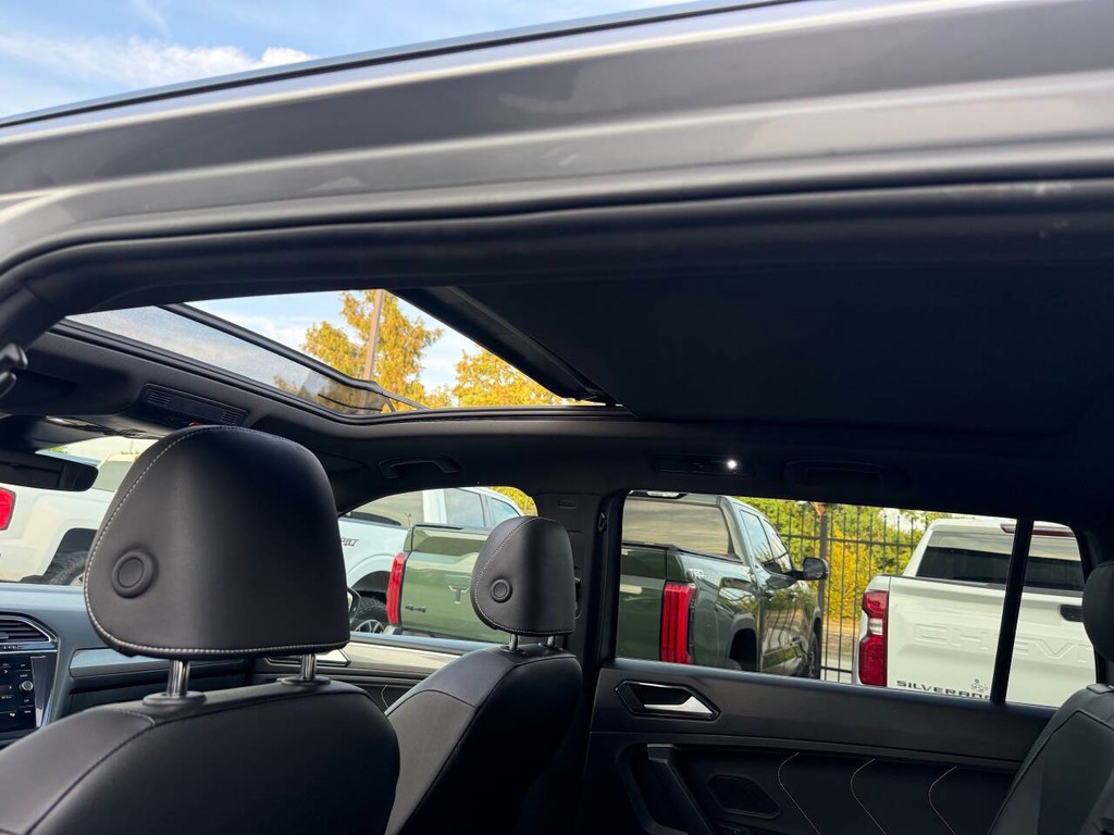 Volkswagen Tiguan Vehicle Full-screen Gallery Image 33