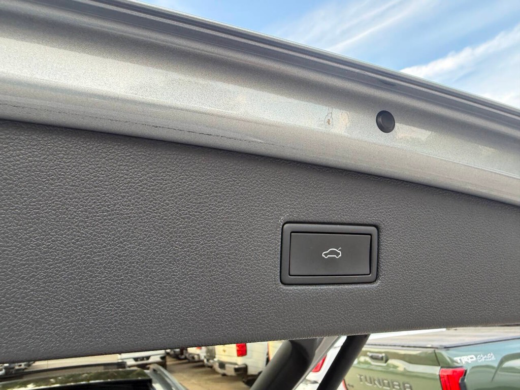 Volkswagen Tiguan Vehicle Full-screen Gallery Image 40