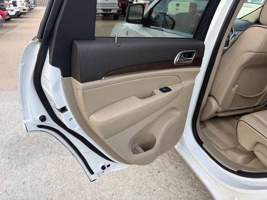 Jeep Grand Cherokee Vehicle Full-screen Gallery Image 15