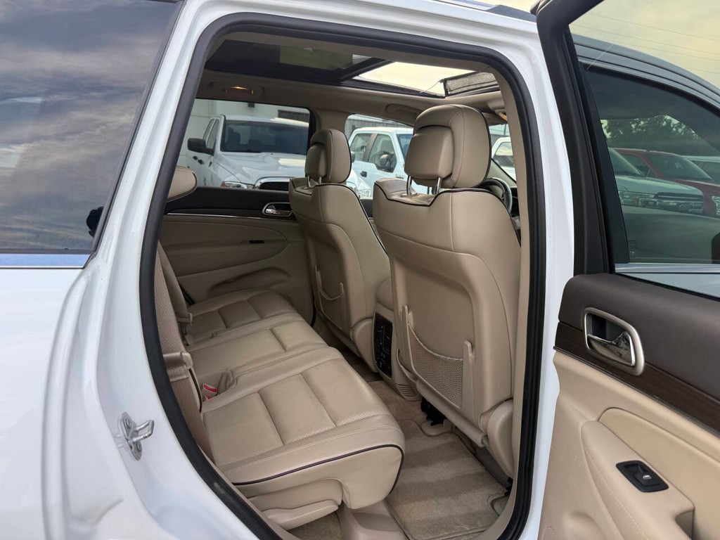 Jeep Grand Cherokee Vehicle Full-screen Gallery Image 16