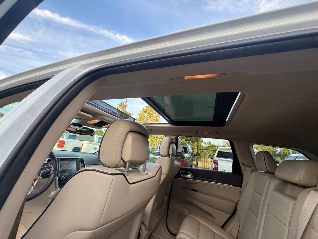 Jeep Grand Cherokee Vehicle Full-screen Gallery Image 33