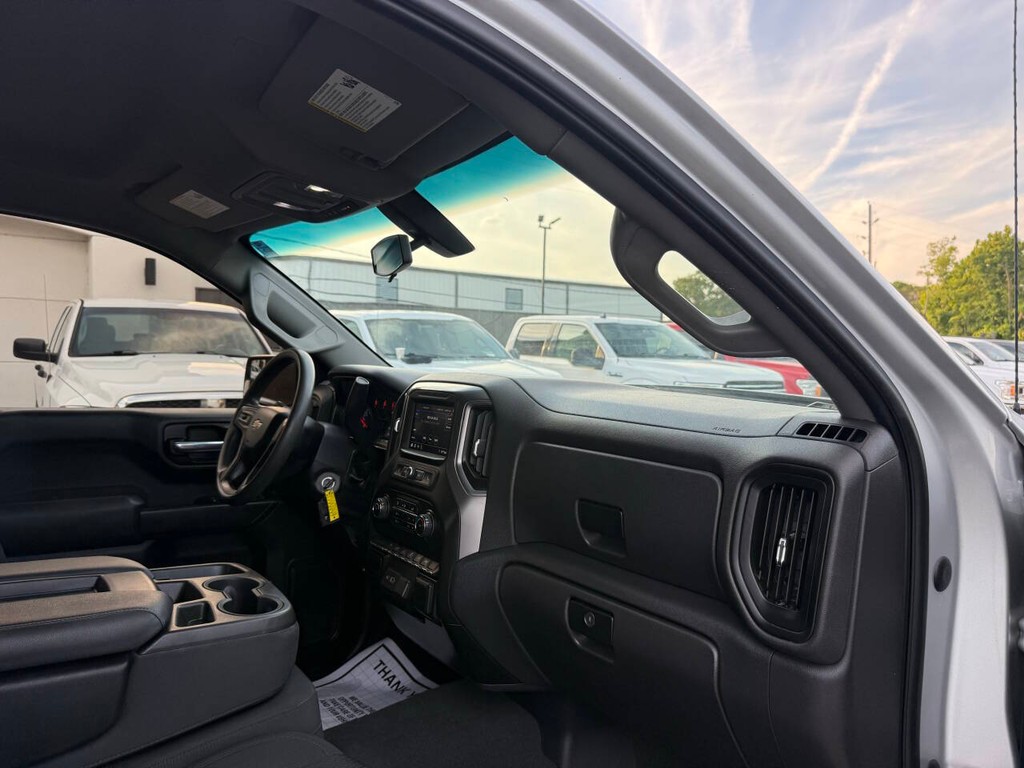 Chevrolet Silverado 1500 Vehicle Full-screen Gallery Image 09