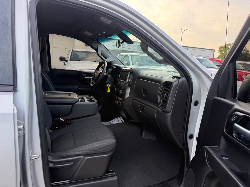 Chevrolet Silverado 1500 Vehicle Full-screen Gallery Image 10