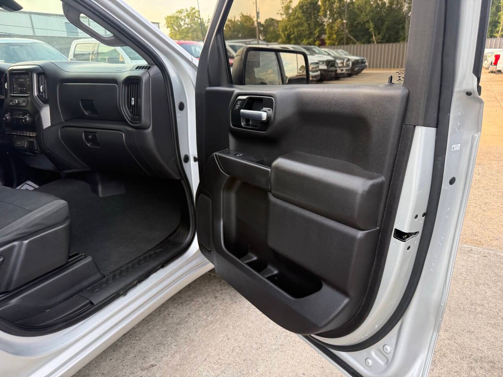 Chevrolet Silverado 1500 Vehicle Full-screen Gallery Image 11