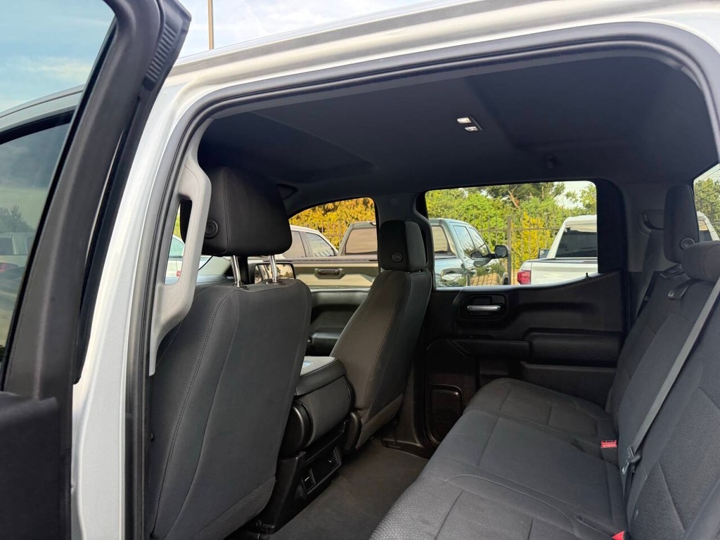 Chevrolet Silverado 1500 Vehicle Full-screen Gallery Image 12