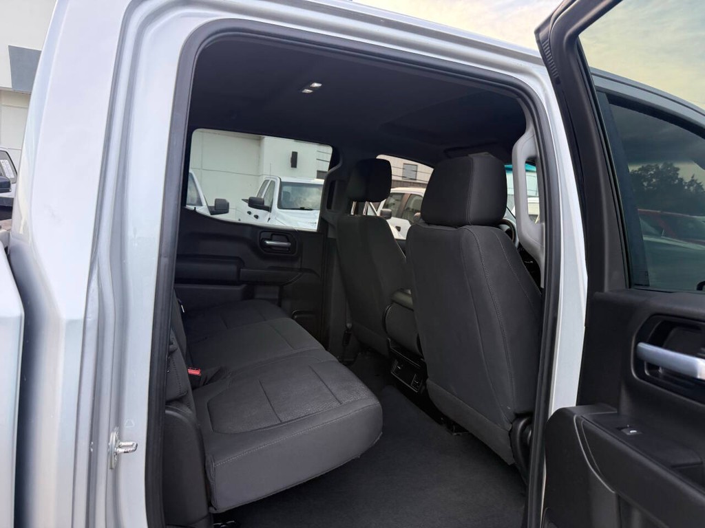 Chevrolet Silverado 1500 Vehicle Full-screen Gallery Image 15