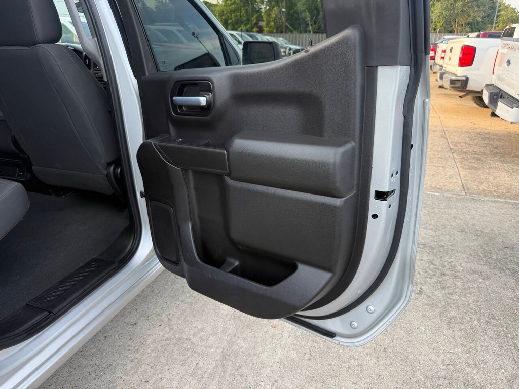 Chevrolet Silverado 1500 Vehicle Full-screen Gallery Image 16