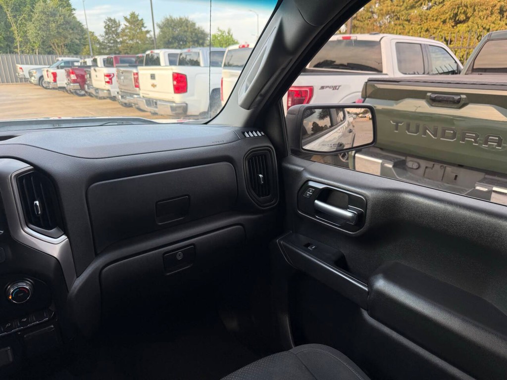 Chevrolet Silverado 1500 Vehicle Full-screen Gallery Image 20