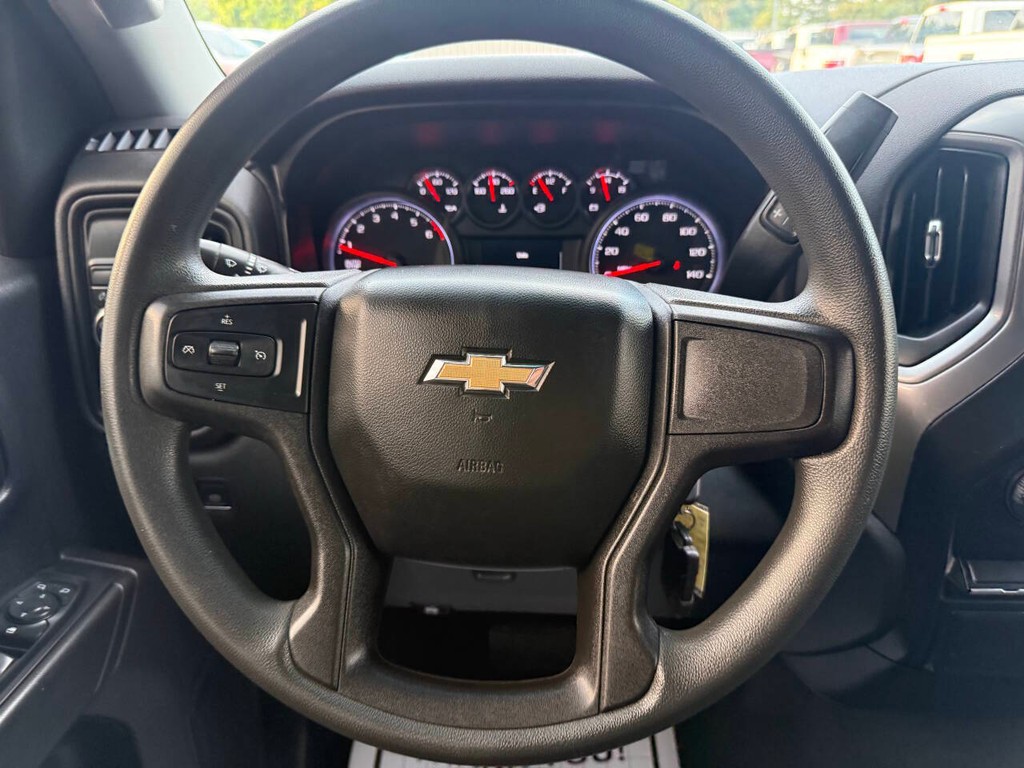 Chevrolet Silverado 1500 Vehicle Full-screen Gallery Image 23