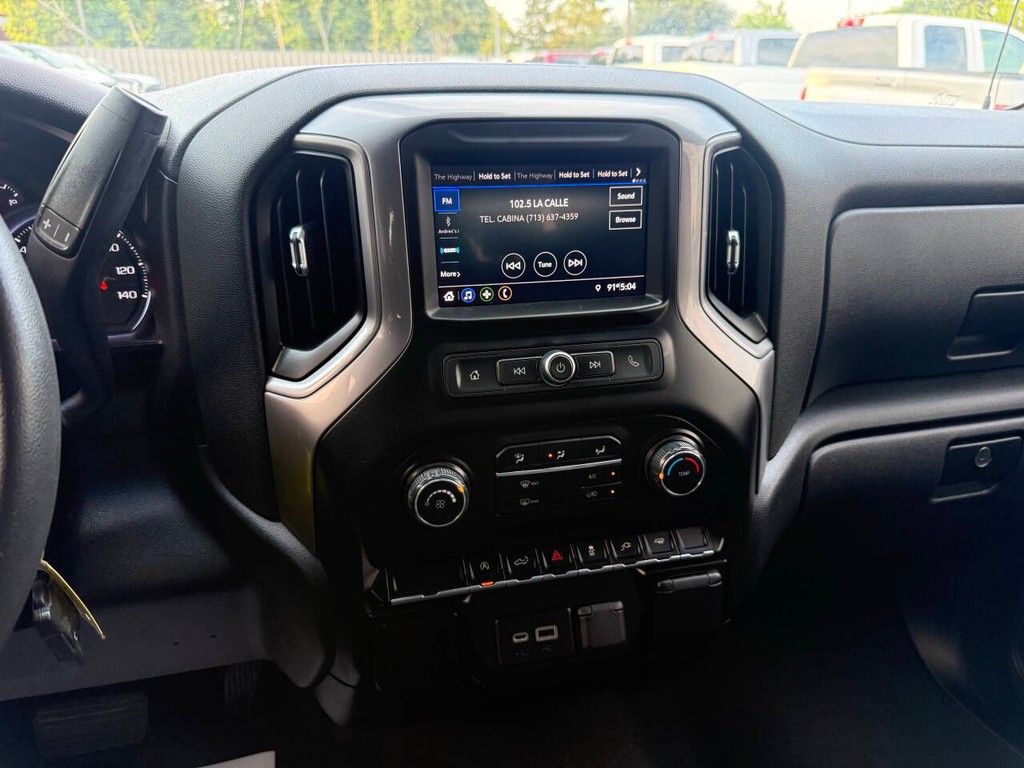 Chevrolet Silverado 1500 Vehicle Full-screen Gallery Image 24