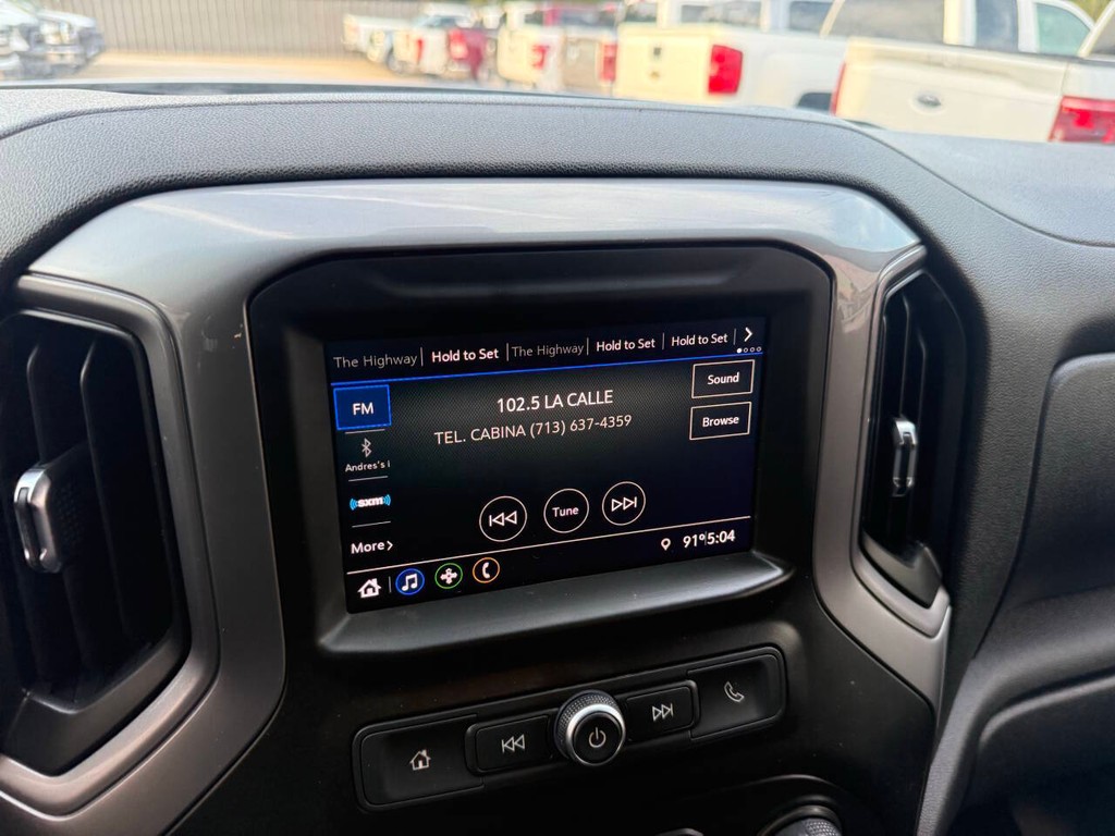 Chevrolet Silverado 1500 Vehicle Full-screen Gallery Image 25