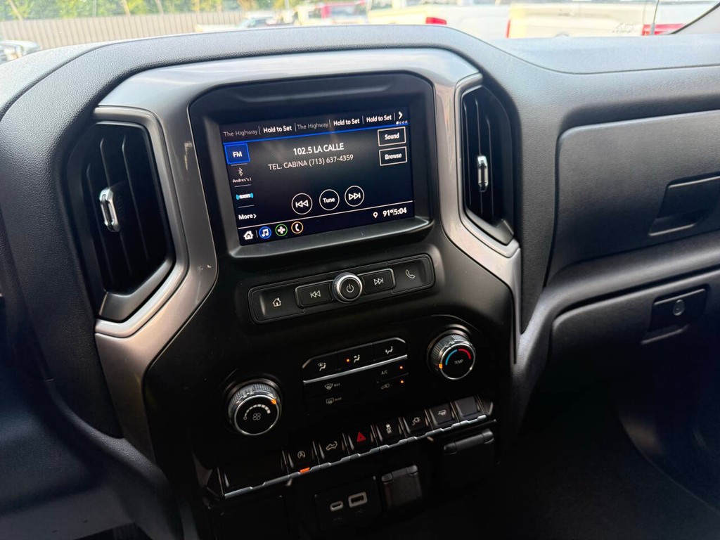 Chevrolet Silverado 1500 Vehicle Full-screen Gallery Image 27