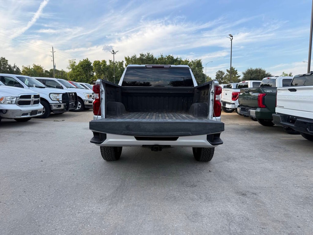 Chevrolet Silverado 1500 Vehicle Full-screen Gallery Image 36
