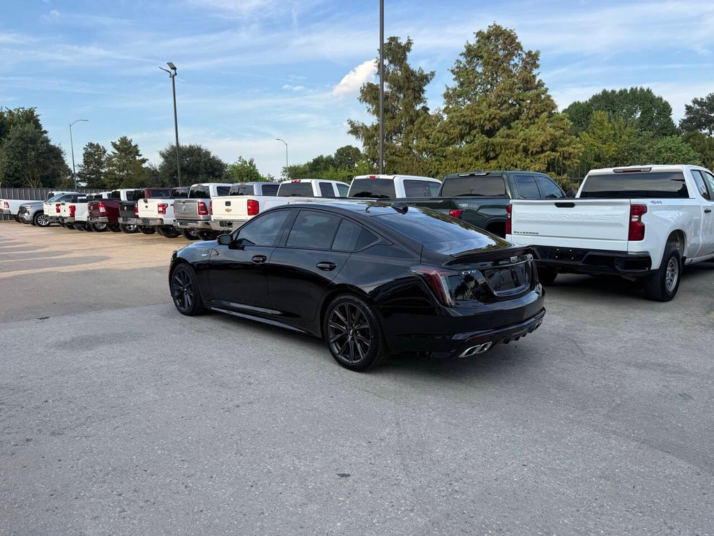 Cadillac CT5-V Vehicle Full-screen Gallery Image 04
