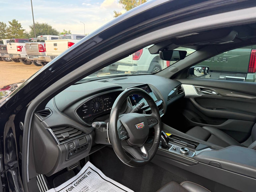 Cadillac CT5-V Vehicle Full-screen Gallery Image 06
