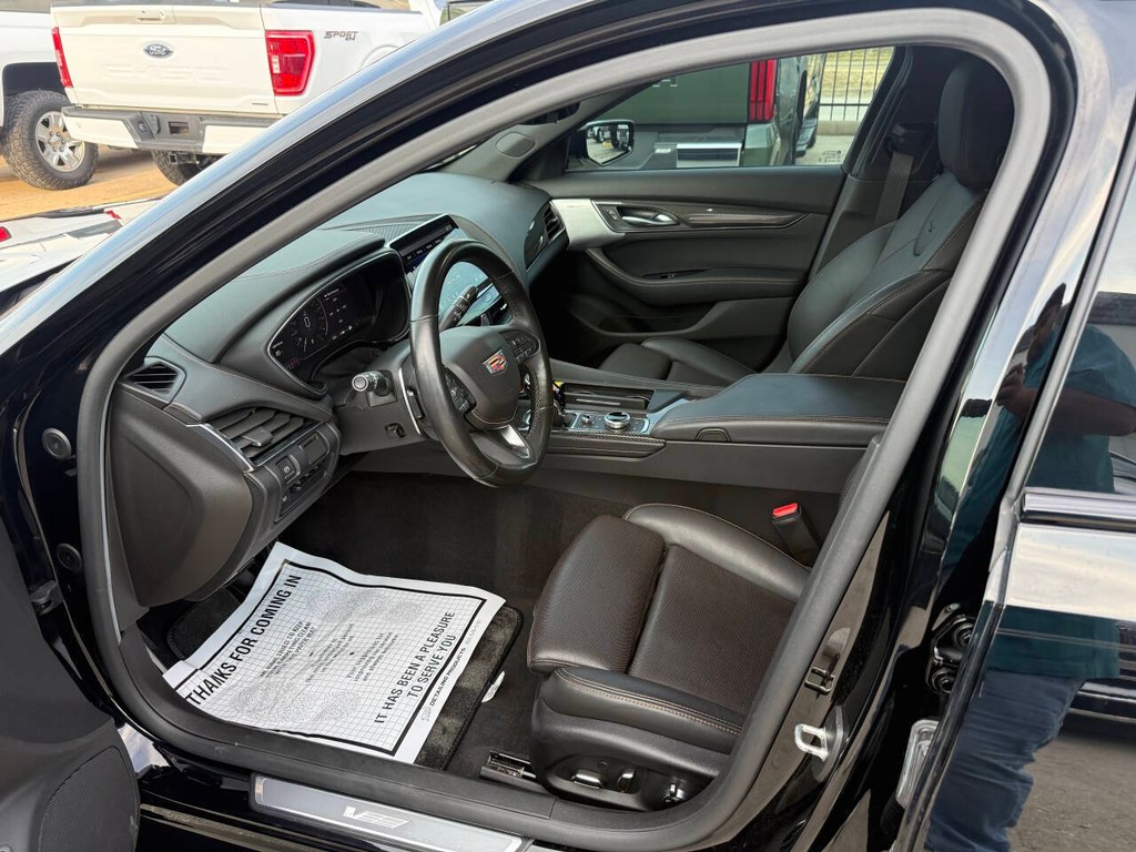 Cadillac CT5-V Vehicle Full-screen Gallery Image 07