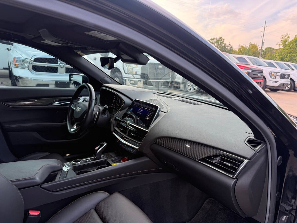 Cadillac CT5-V Vehicle Full-screen Gallery Image 09