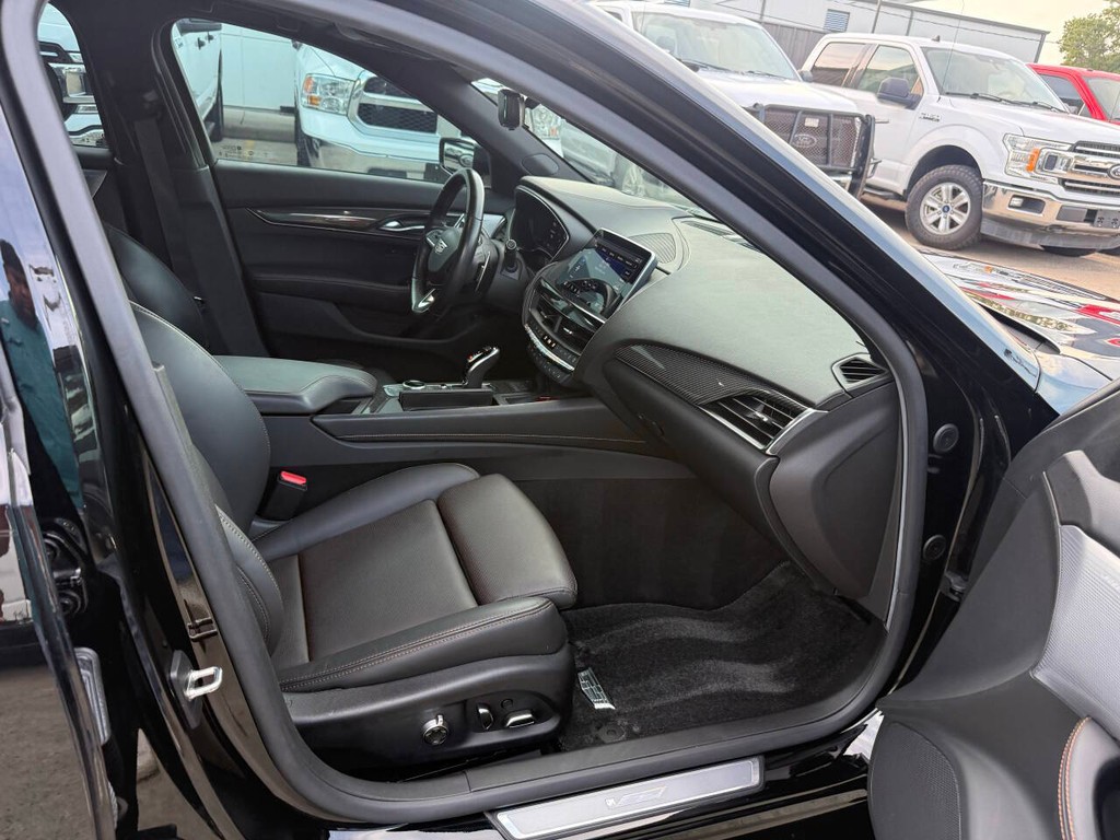 Cadillac CT5-V Vehicle Full-screen Gallery Image 10