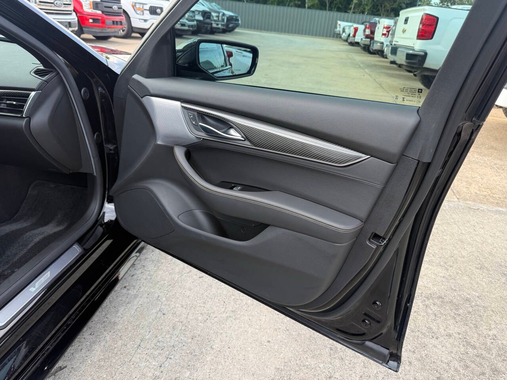 Cadillac CT5-V Vehicle Full-screen Gallery Image 11