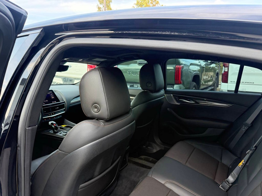Cadillac CT5-V Vehicle Full-screen Gallery Image 12