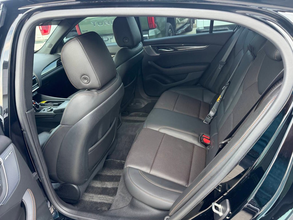 Cadillac CT5-V Vehicle Full-screen Gallery Image 13