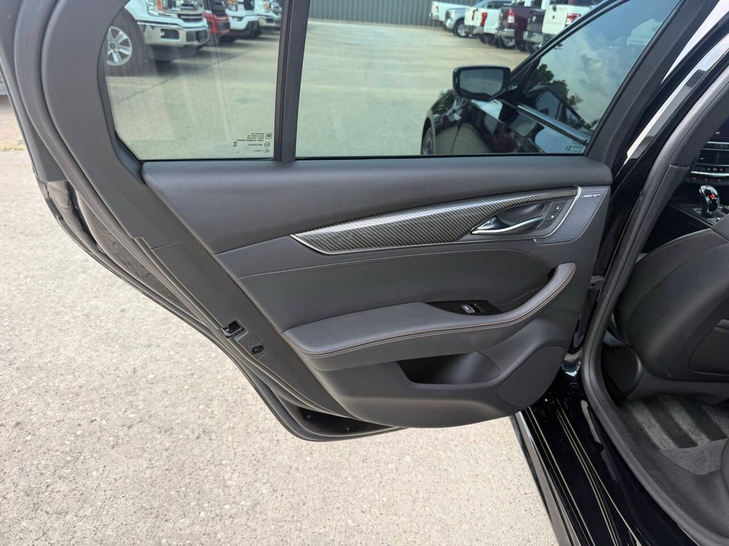 Cadillac CT5-V Vehicle Full-screen Gallery Image 14