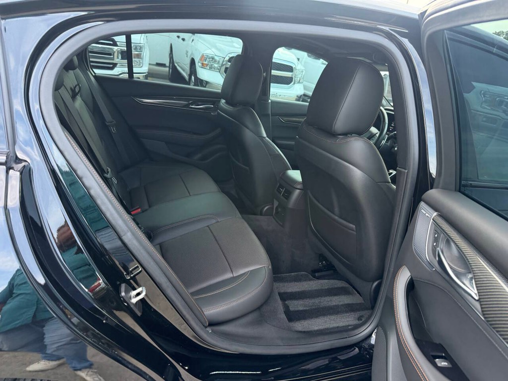 Cadillac CT5-V Vehicle Full-screen Gallery Image 15