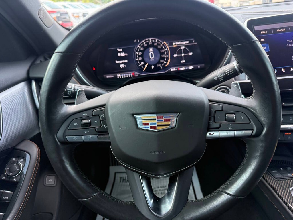 Cadillac CT5-V Vehicle Full-screen Gallery Image 23