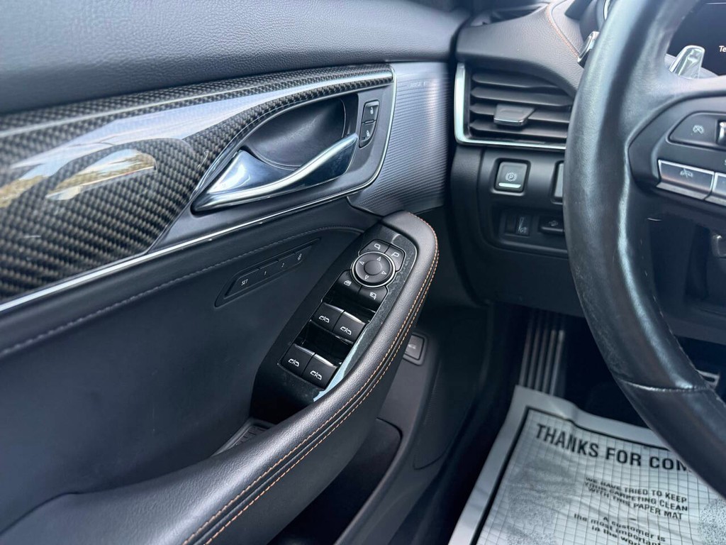 Cadillac CT5-V Vehicle Full-screen Gallery Image 30