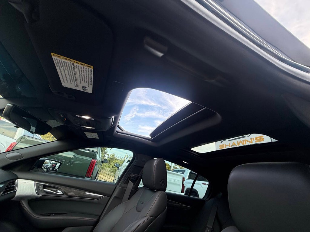 Cadillac CT5-V Vehicle Full-screen Gallery Image 31