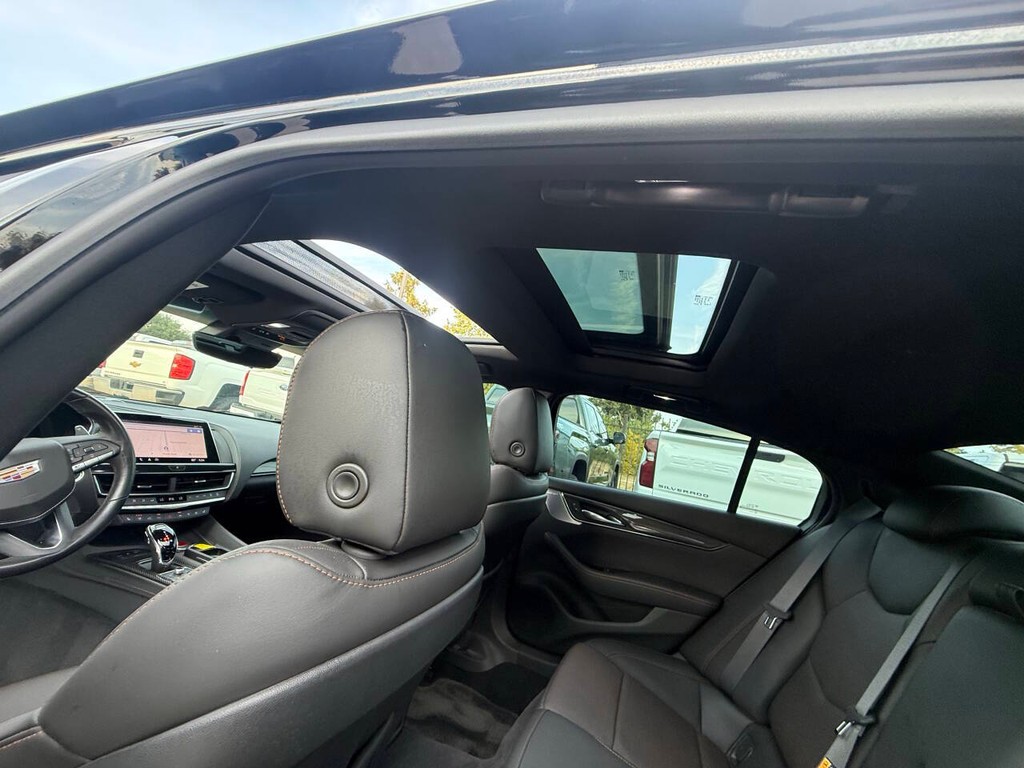 Cadillac CT5-V Vehicle Full-screen Gallery Image 32