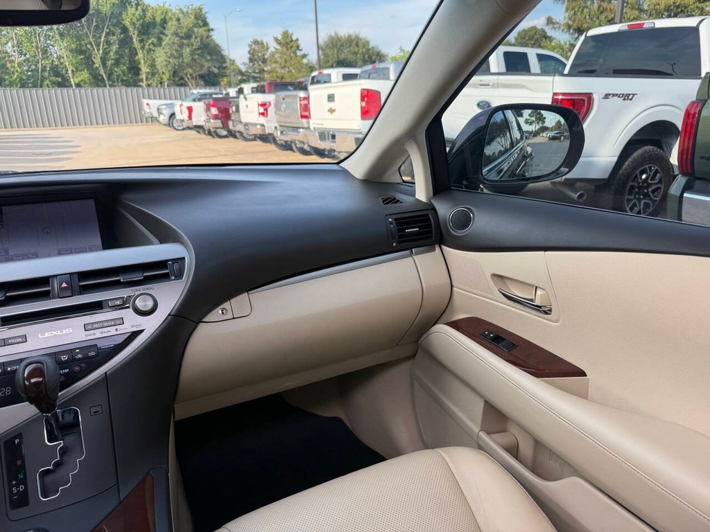 Lexus RX 350 Vehicle Full-screen Gallery Image 17