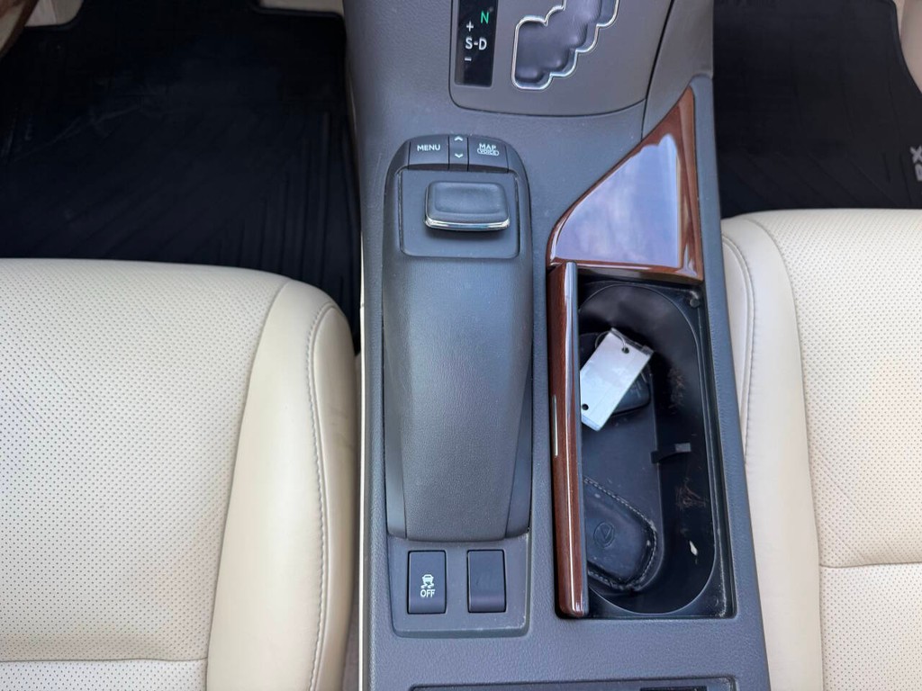 Lexus RX 350 Vehicle Full-screen Gallery Image 26