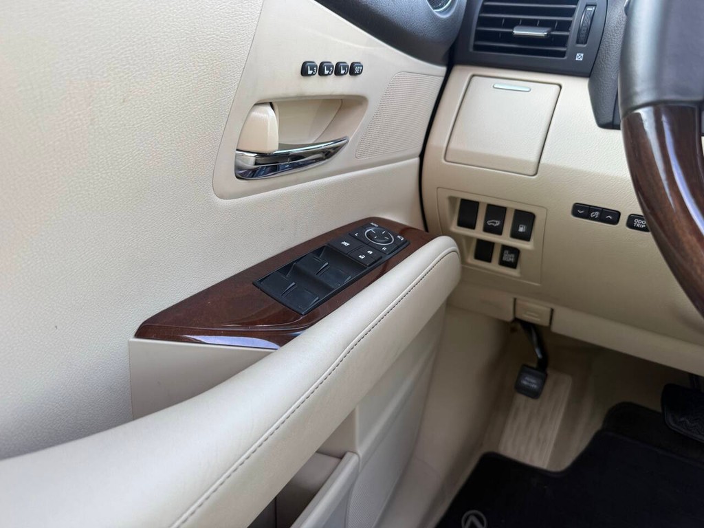 Lexus RX 350 Vehicle Full-screen Gallery Image 27