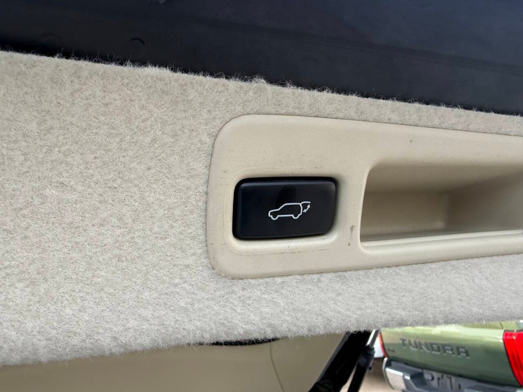 Lexus RX 350 Vehicle Full-screen Gallery Image 35