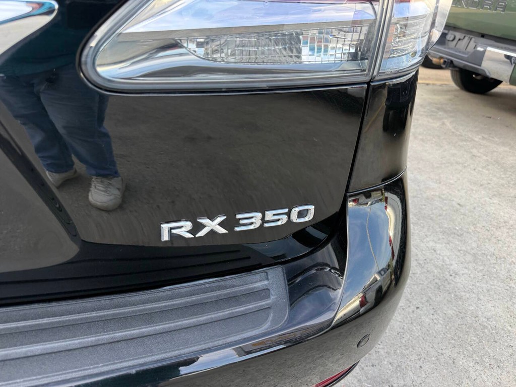 Lexus RX 350 Vehicle Full-screen Gallery Image 37