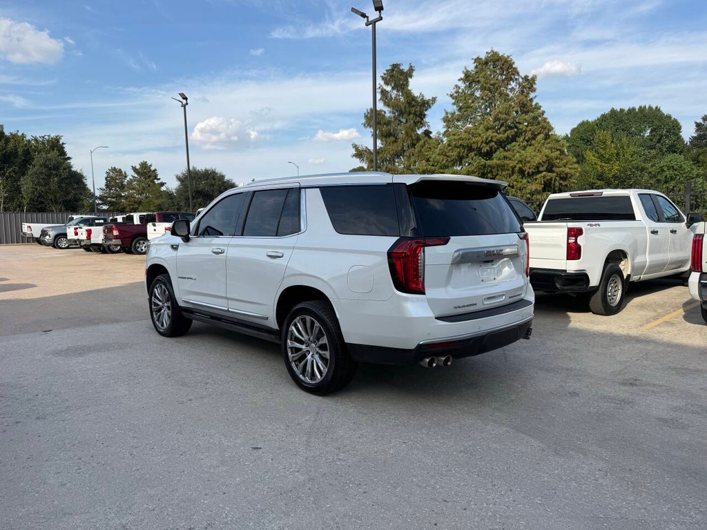 GMC Yukon Vehicle Full-screen Gallery Image 04