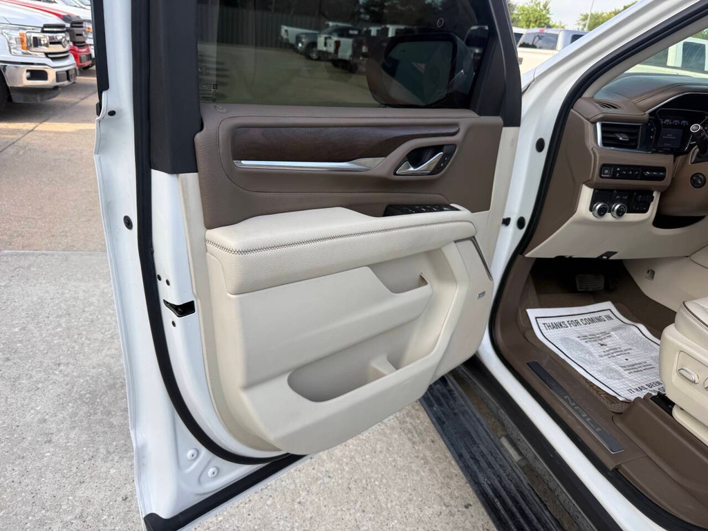 GMC Yukon Vehicle Full-screen Gallery Image 08