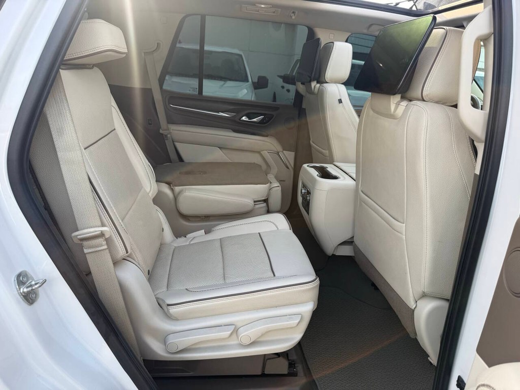 GMC Yukon Vehicle Full-screen Gallery Image 16