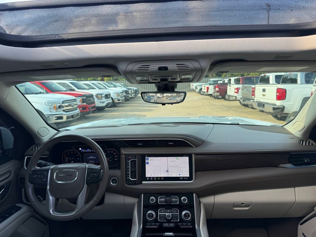 GMC Yukon Vehicle Full-screen Gallery Image 19