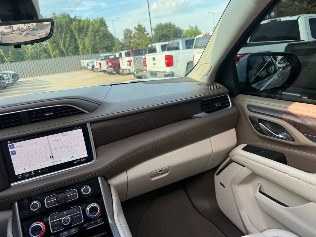 GMC Yukon Vehicle Full-screen Gallery Image 22