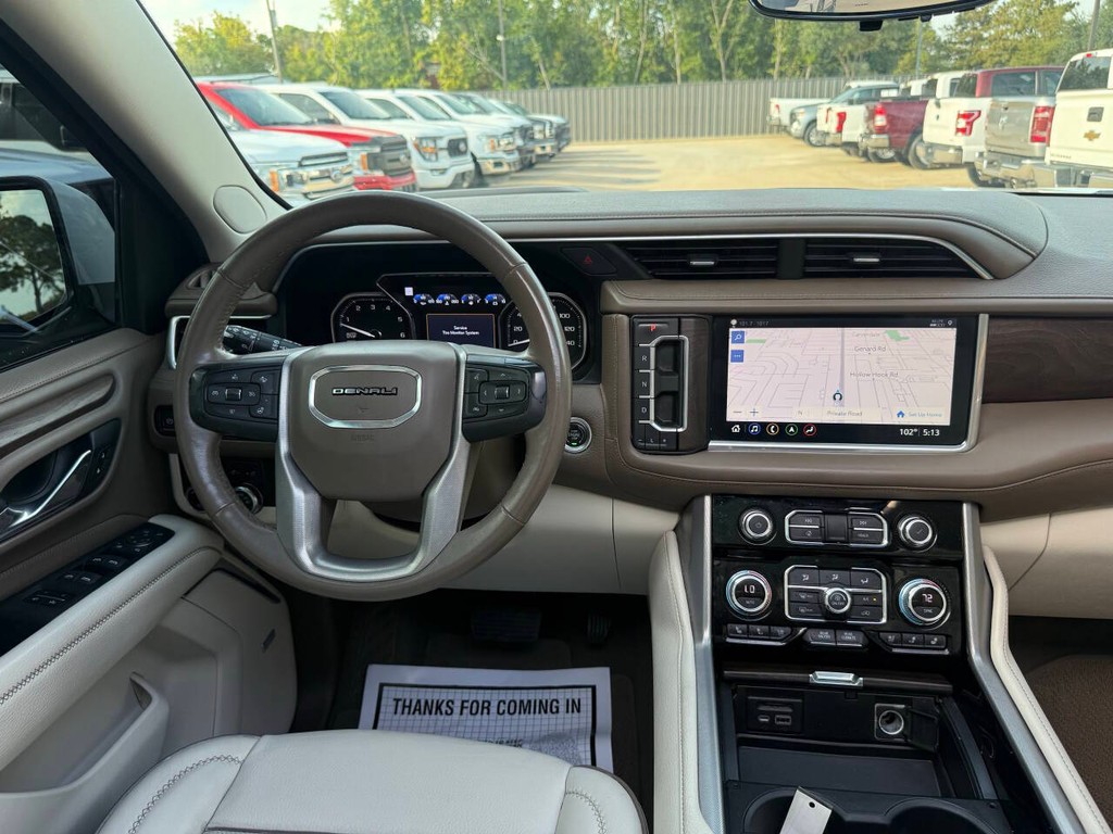 GMC Yukon Vehicle Full-screen Gallery Image 23