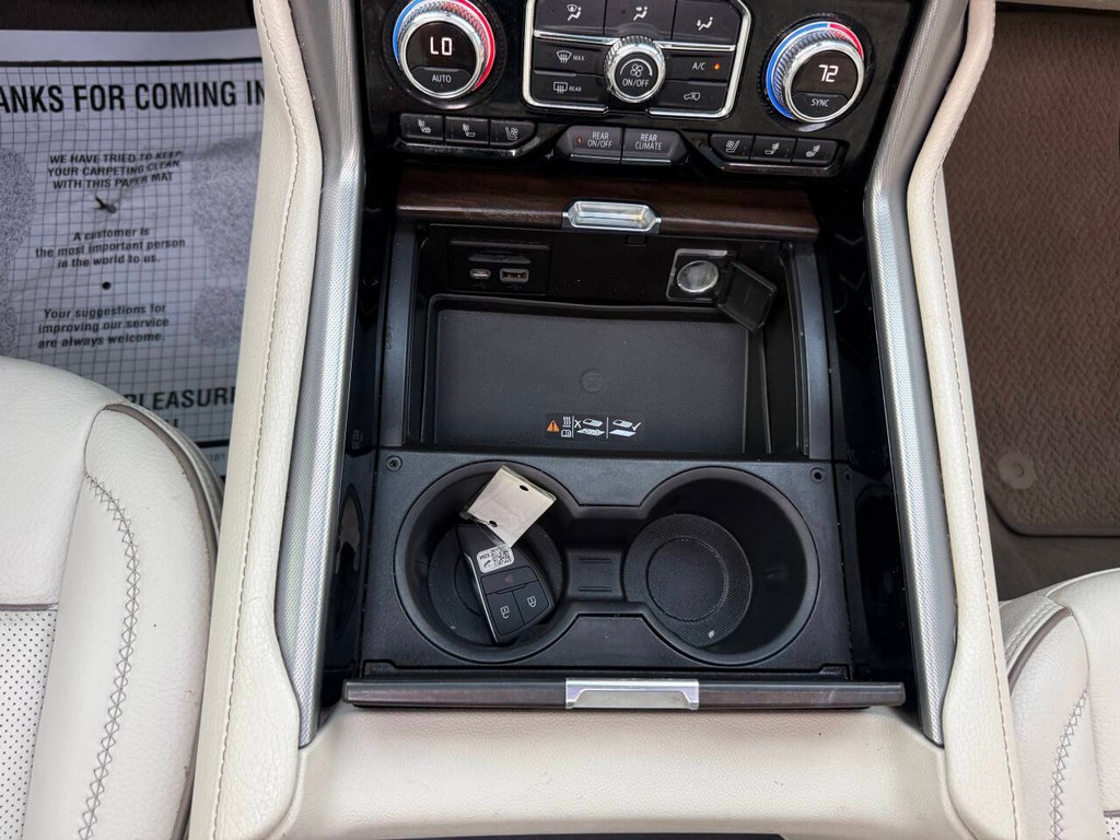GMC Yukon Vehicle Full-screen Gallery Image 28