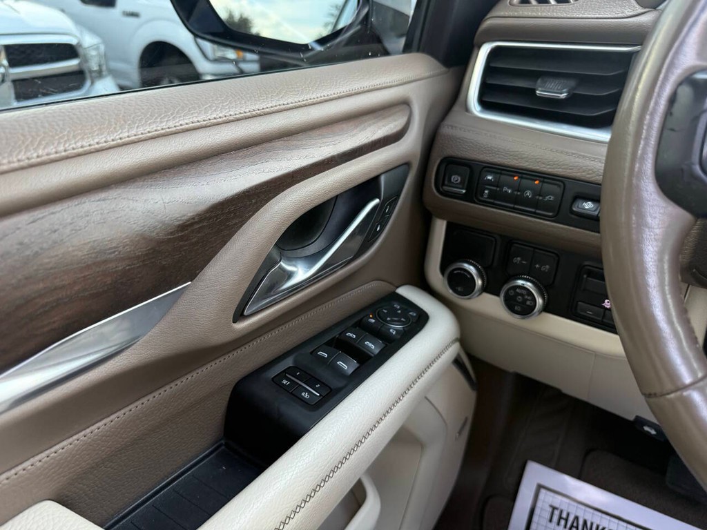 GMC Yukon Vehicle Full-screen Gallery Image 29
