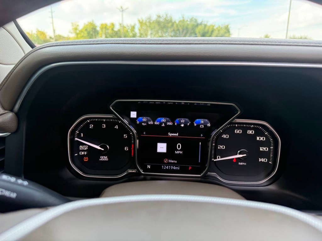 GMC Yukon Vehicle Full-screen Gallery Image 33
