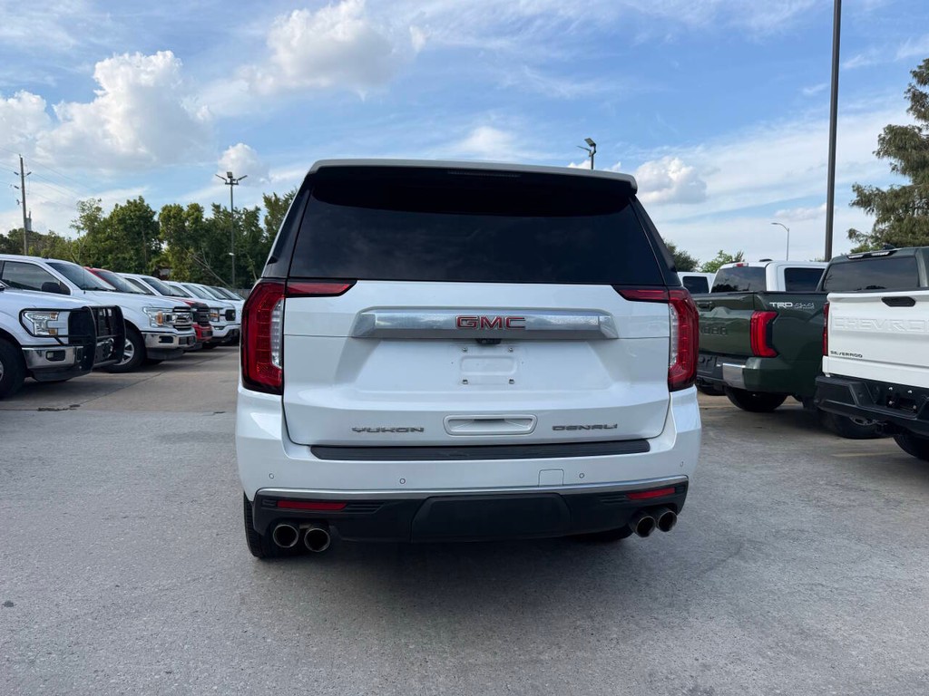 GMC Yukon Vehicle Full-screen Gallery Image 40