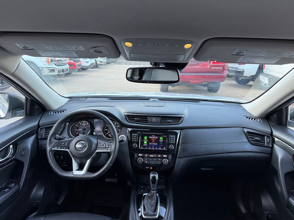 Nissan Rogue Vehicle Full-screen Gallery Image 17