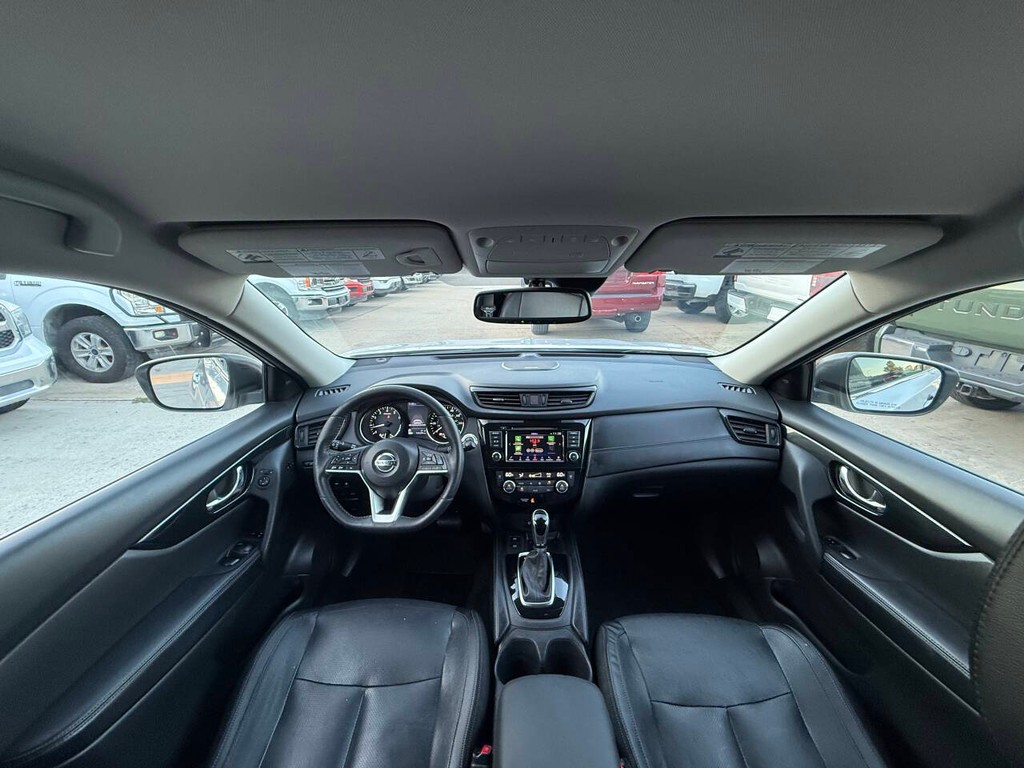 Nissan Rogue Vehicle Full-screen Gallery Image 18
