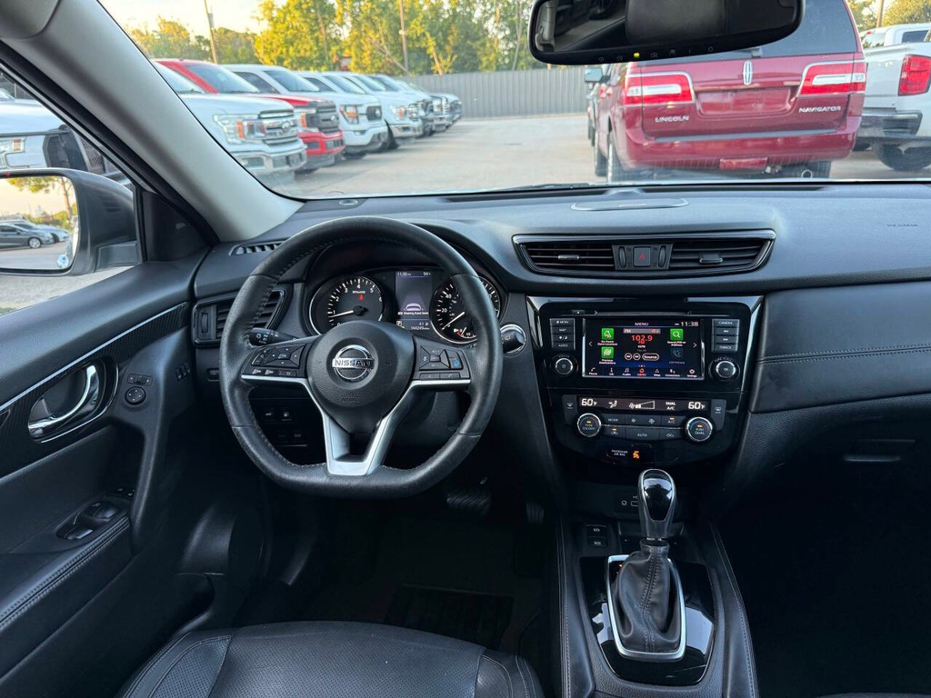 Nissan Rogue Vehicle Full-screen Gallery Image 21